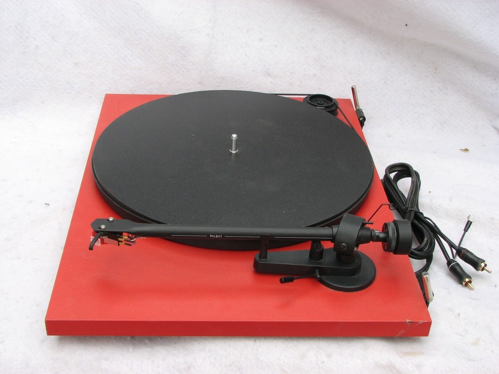 Pro Ject Essential II turntable used