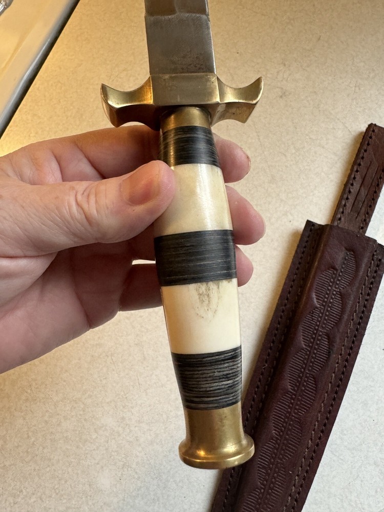 Unmarked Dagger With Leather Sheath