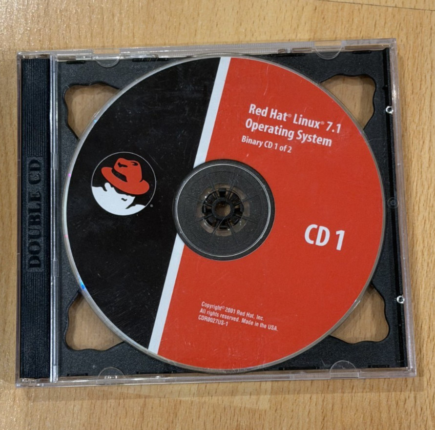Red Hat Linux 7.1 Operating System and Source Code CD