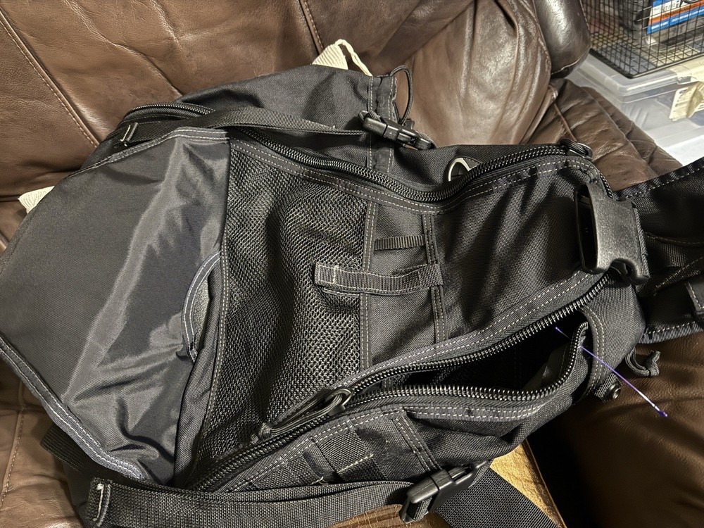 Maxpedition Monsoon GearSlinger 0410B Black. Large size single shoulder pack wit