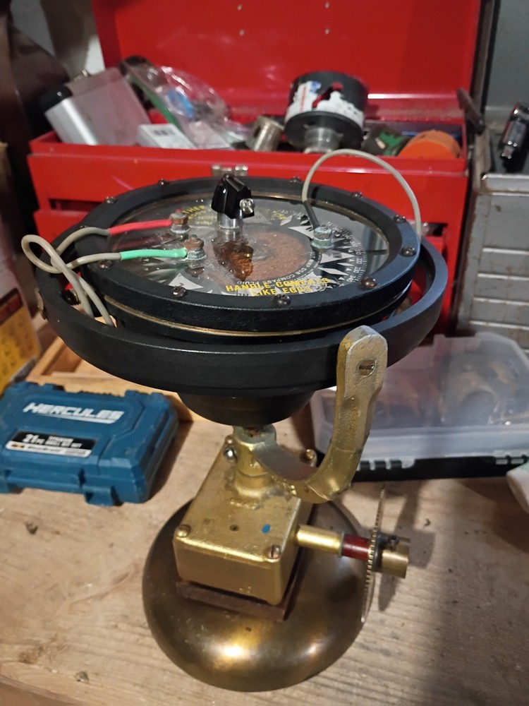Weather compensator compass. Wood Freeman pilot. Non hunting.