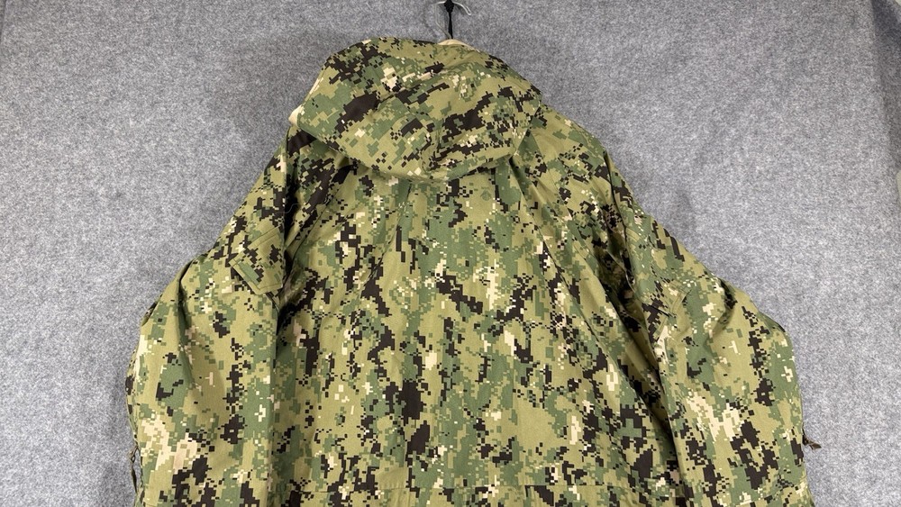 US Navy Working Uniform New Type III Parka Men Medium Regular Camouflage Goretex