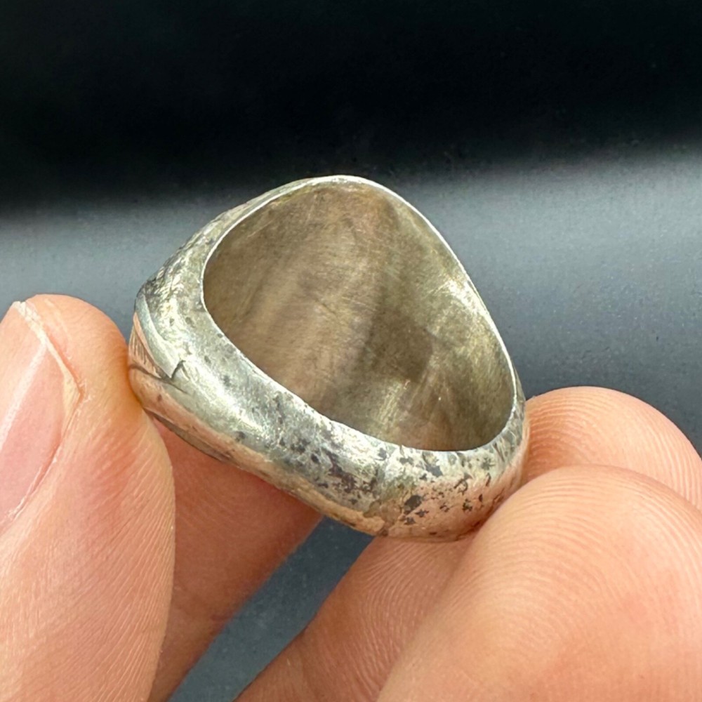 Wonderful unique ancient Roman solid silver gem stone ring