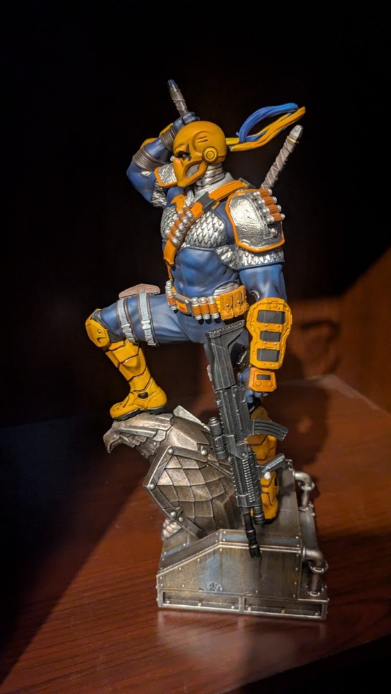 Iron Studios Deathstroke 1:10 Scale Statue DC Comics w/ Extra Portrait