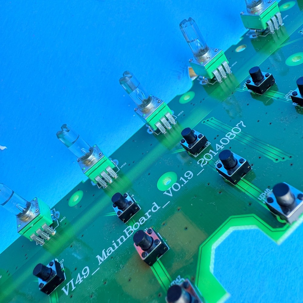 ALESIS VI49 MIDI Keyboard Controller OEM Part: Knobs Display Main Board PCB