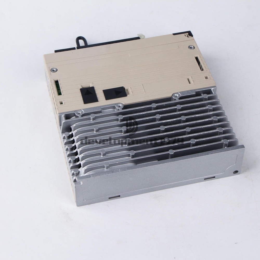 ONE NEW YASKAWA SERVO Driver SGDV-2R8A11B