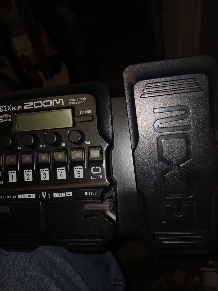 Zoom G1X Four Guitar Effects Processor with Built-in Expression Pedal