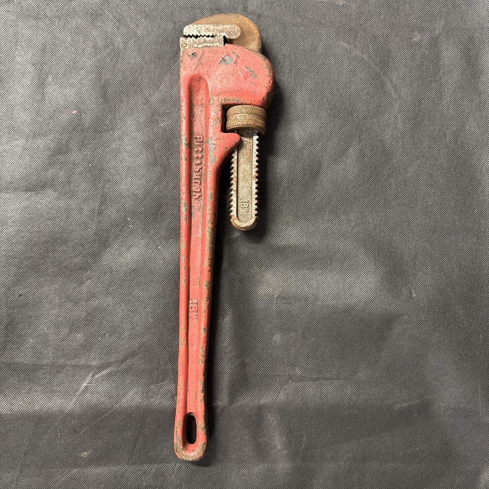 Pittsburgh 18" Pipe Wrench Red