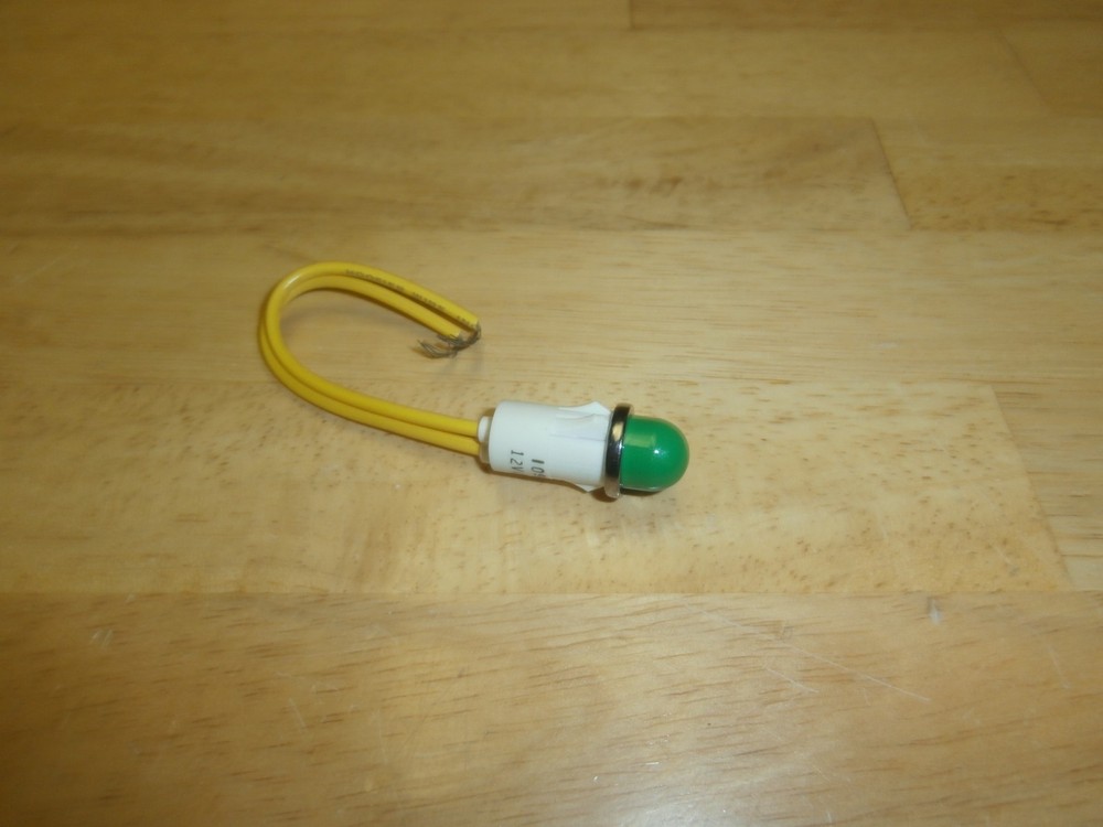 IDI 1090A GREEN  PANEL INDICATOR LAMP 12 VOLT,NOS