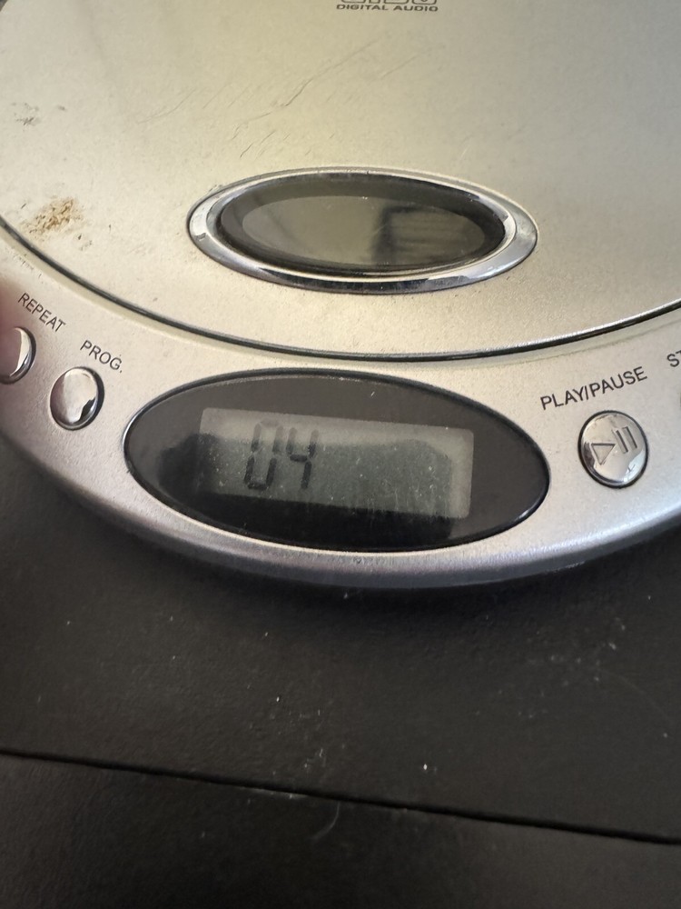 Durabrand Compact Disc CD Player Model CD-566 Digital Audio Portable Tested