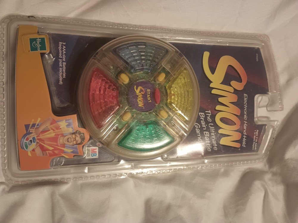 Hasbro Simon Electronic Hand Held - 49000