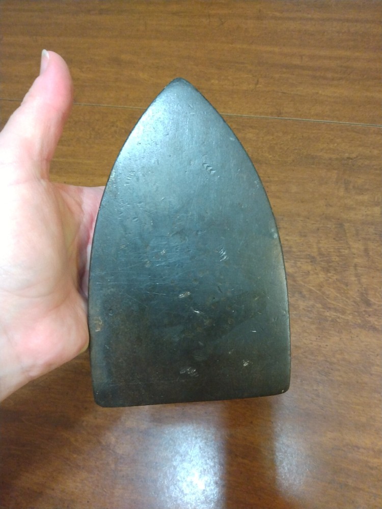 VINTAGE CAST IRON CHATTANOOGA #7 SAD FLAT IRON 