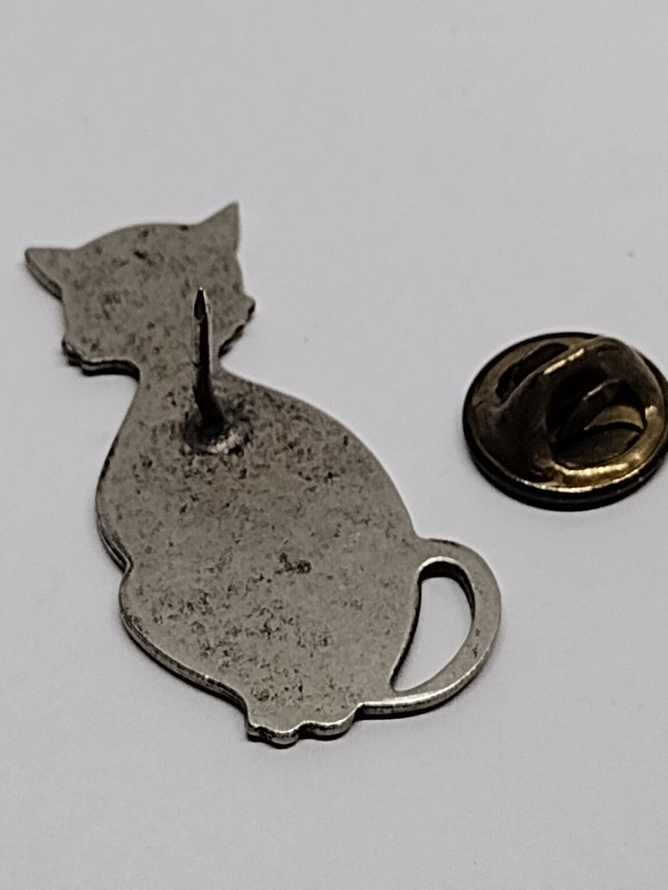 Silvertone Kitty Cat Lapel pin