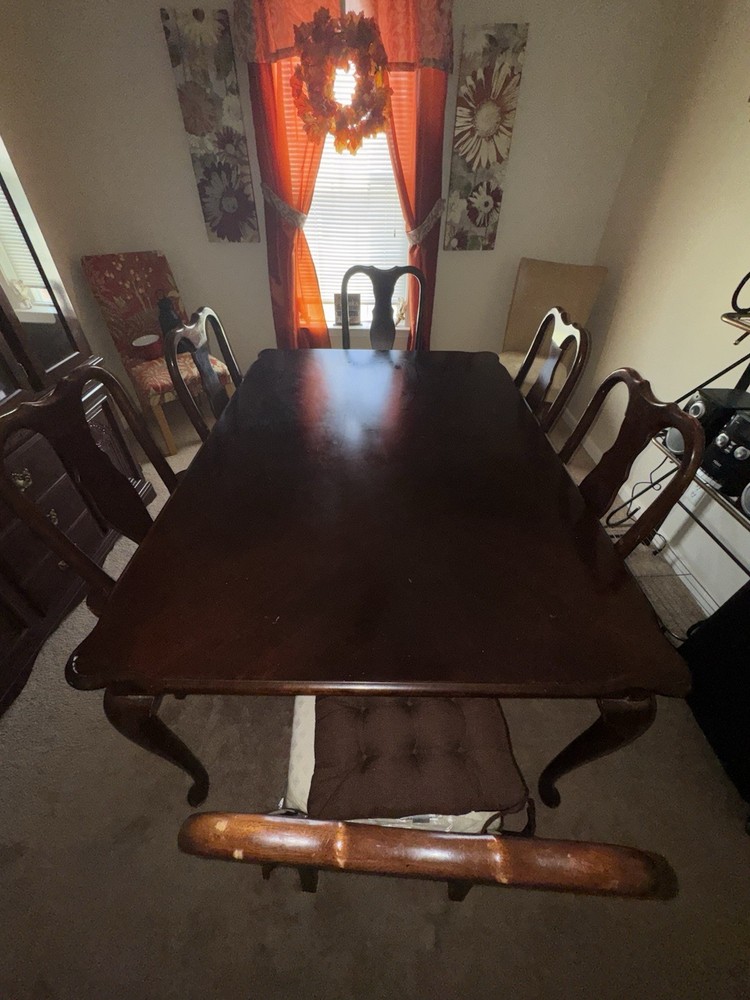 Dining Room set $800 (Buffet, Hutch, Table And 6 Chairs)