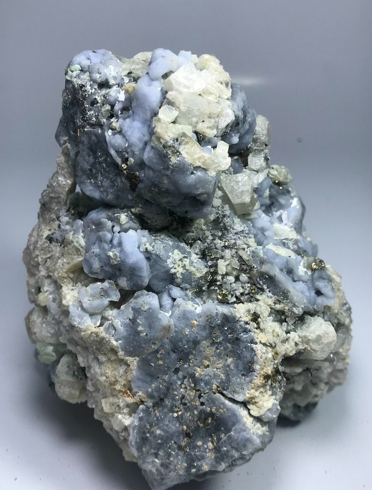 1030 GM Fluorescent,Phosphorescent Hackmanite on matrix Sar e Sang Afghanistan