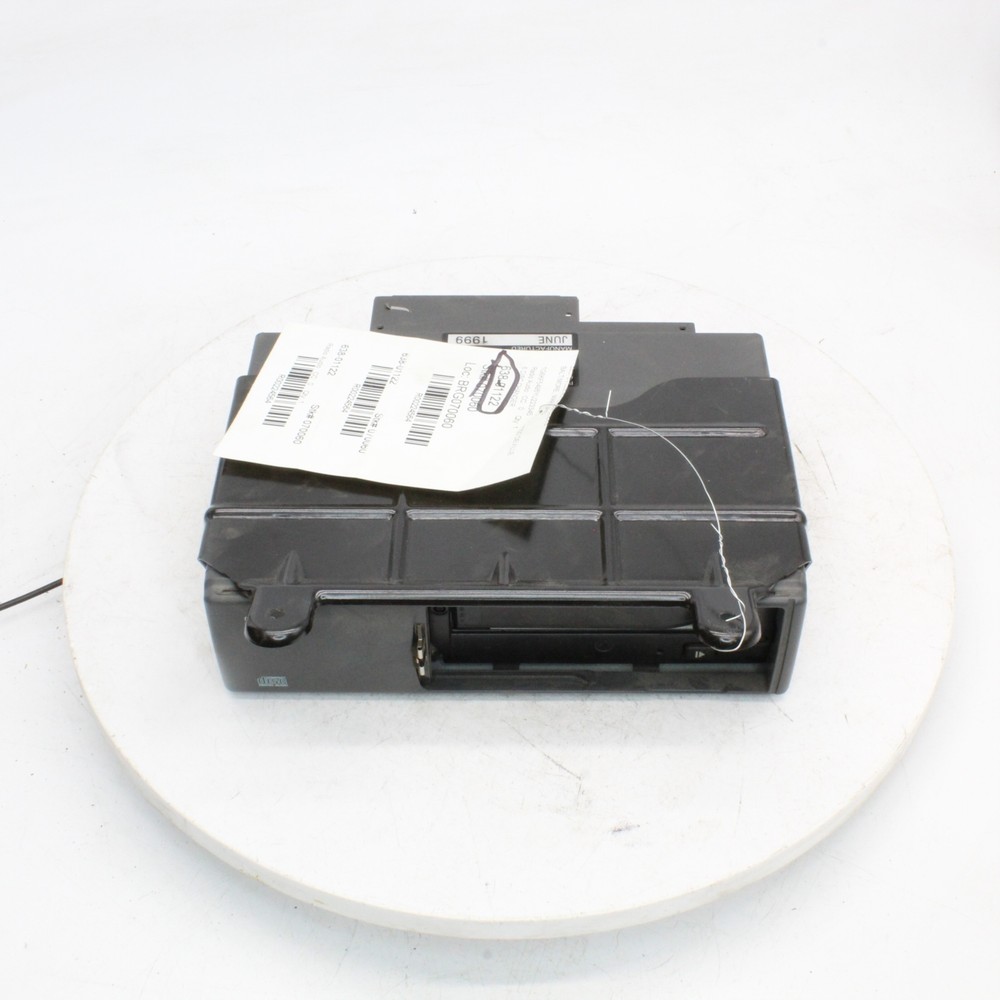 2000 Cadillac Deville 6-Disc CD Changer Part Number - 638-01122