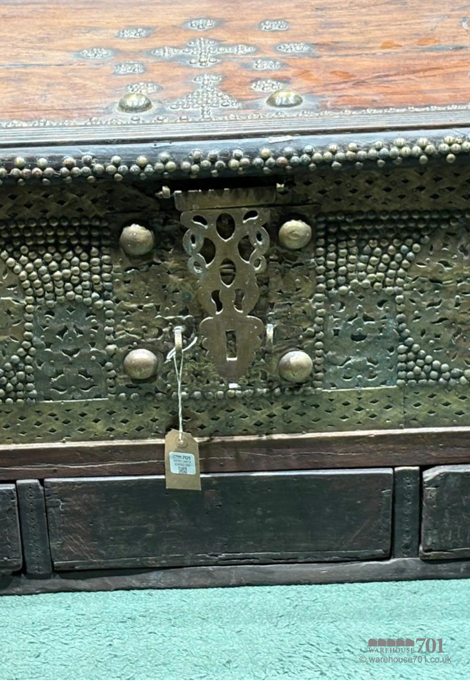 Rosewood Zanzibar chest