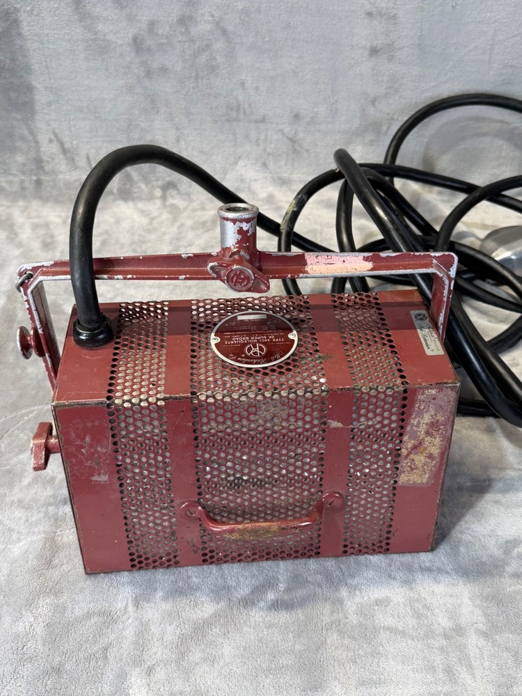 Mole-Richardson 1500 Watt Molequartz Super-Broad Tungsten Light Type 3401 WORKS!