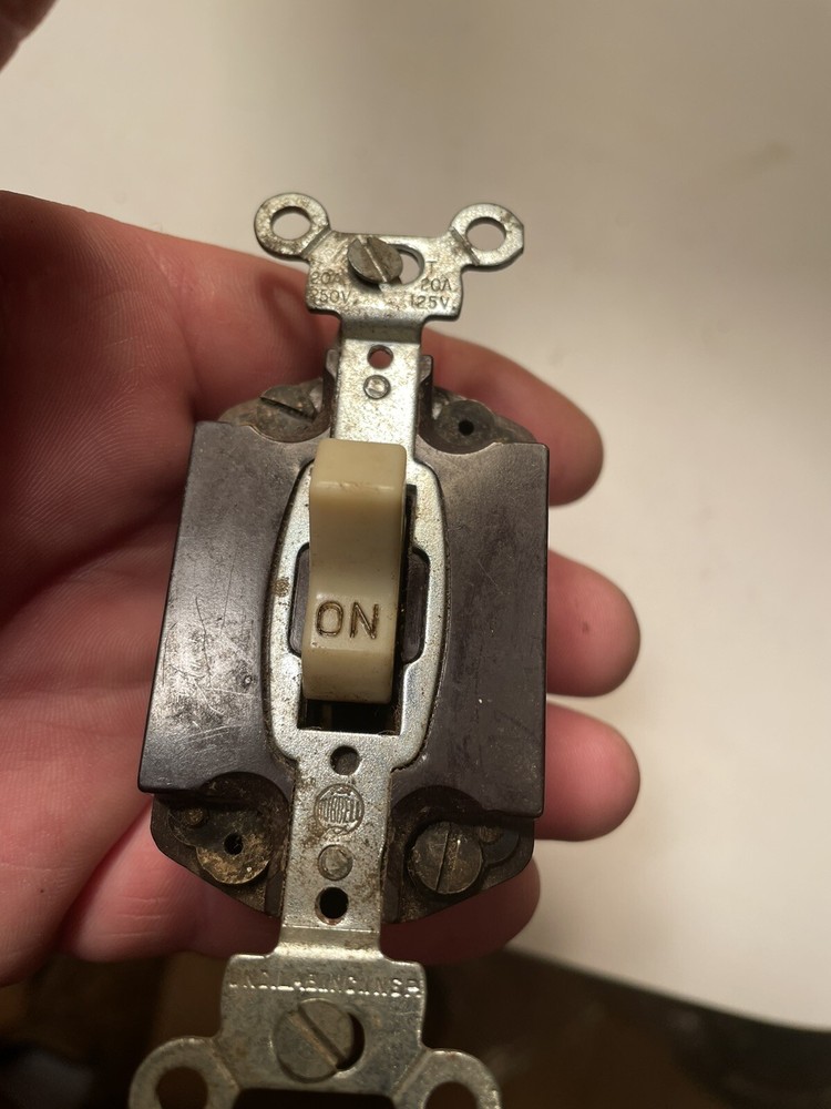 Vintage Hubbell Single Pole Bakelite Electric Switch