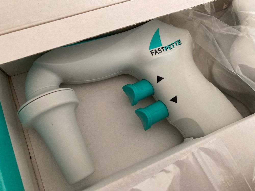 Lab Electric Pipette Controller - 120 V / 60 Hz (Labnet FastPette)
