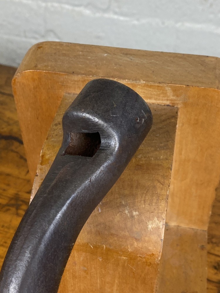 Antique Iron Handle ~ Crank, Turn, Spin ~ Hit or Miss Engine, Farm Implement?