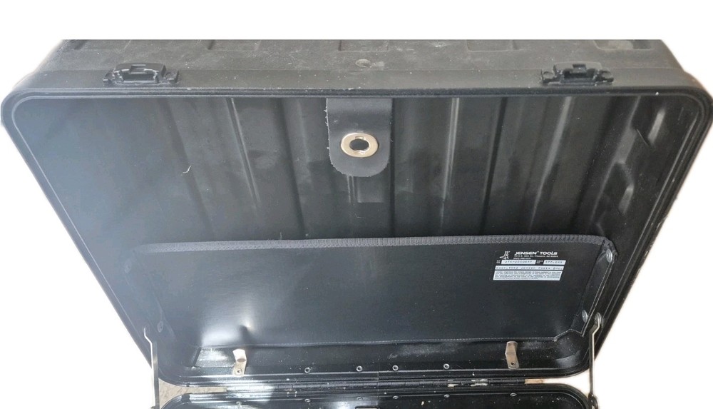 JENSEN TOOLS CASE 18"X15"X9" one latch is broken