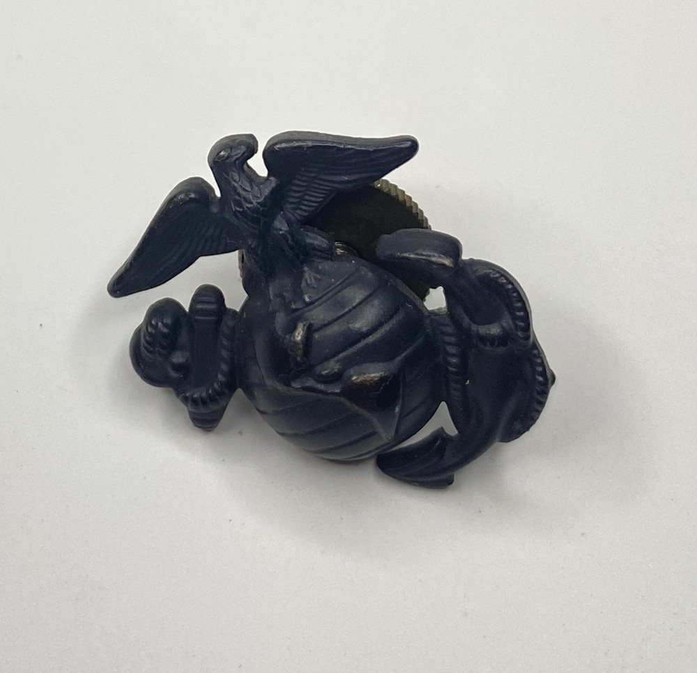 WWII USMC Eagle Globe Anchor Emblem Screw Back