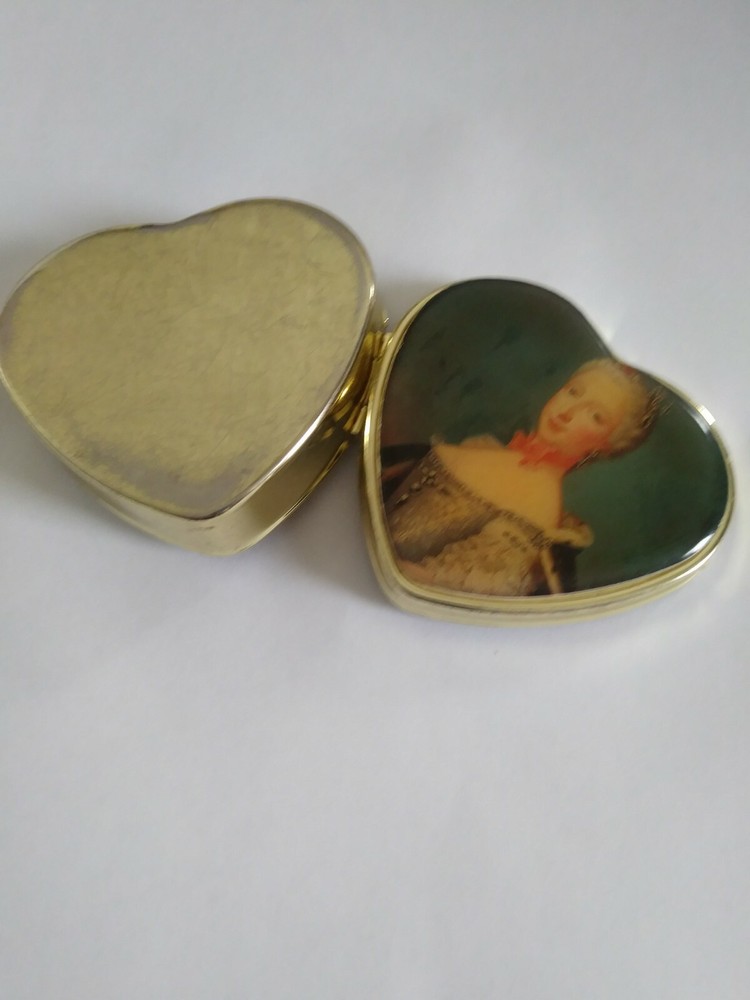 polished brass Marie Antoinette mirrored compact