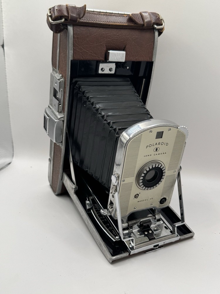 VTG Polaroid Land Camera model 95 A With Light Flash Untested