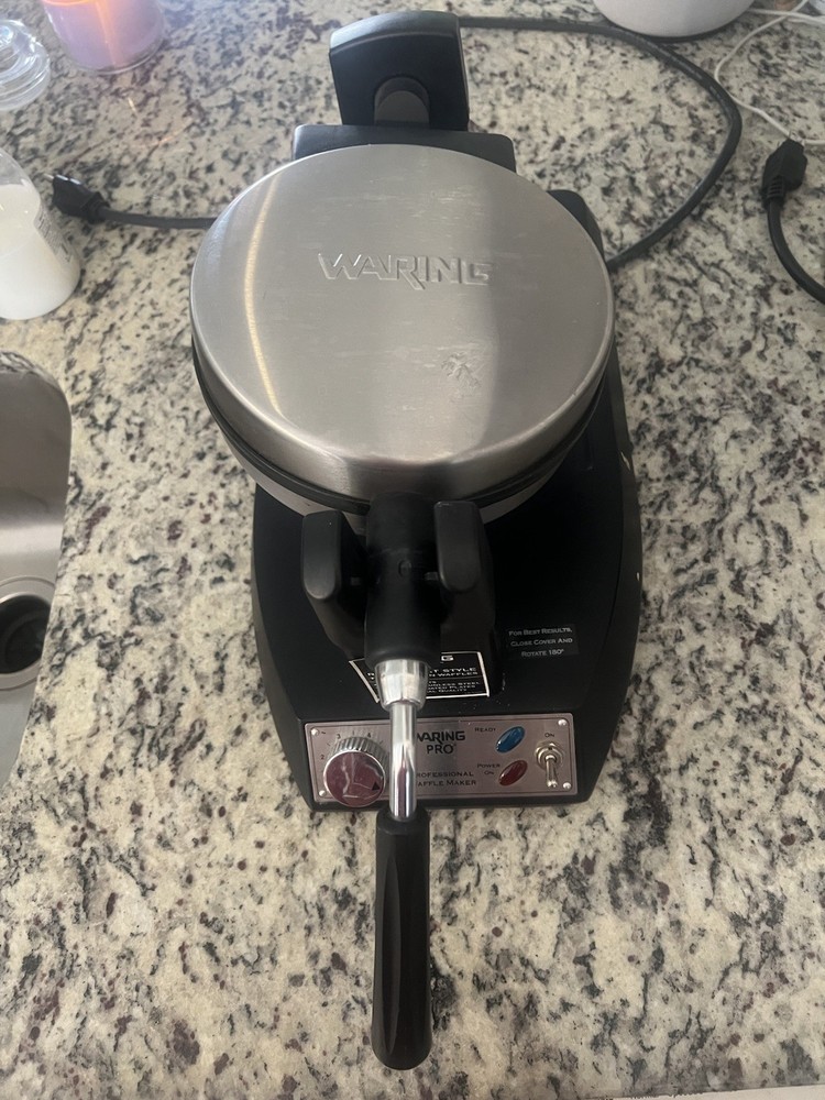 waring pro professional Belgian waffle maker WWM200PC