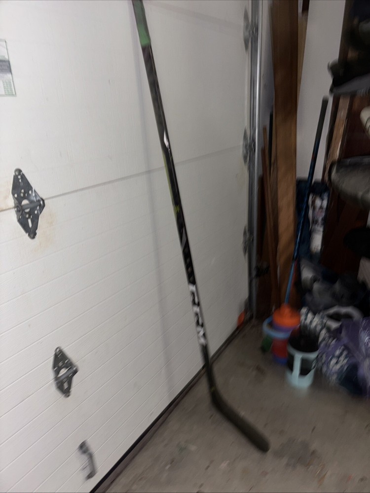 CCM Ribcore Pro 3 Trigger Hockey Stick Grip Left 85 Flex -P88