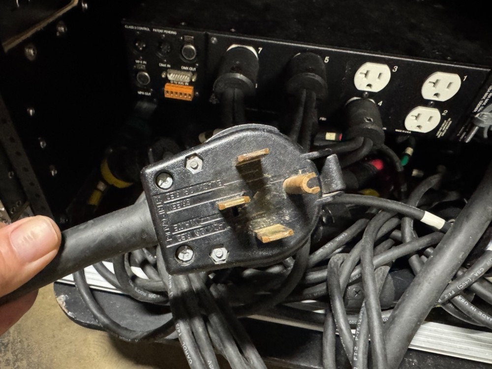 NSI LEVITON DS 8 8 CHANNEL DIMMER PACK