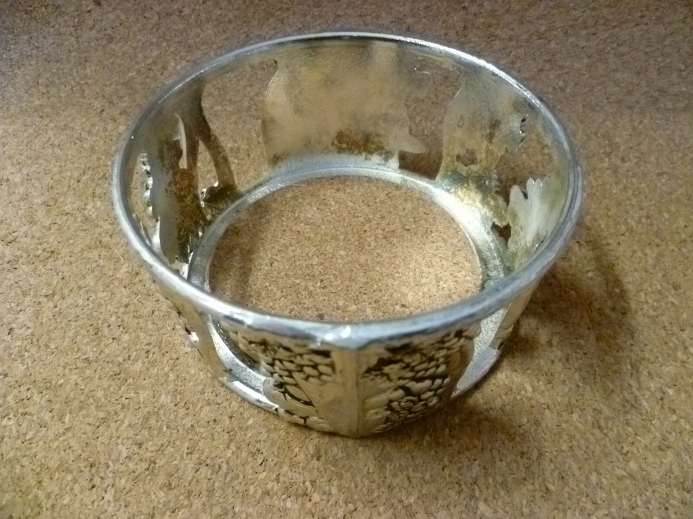 VINTAGE, GALLERIED FRUIT & GRAPEVINE PATTERNED SILVER PLATED WINE BOTTLE STAND.