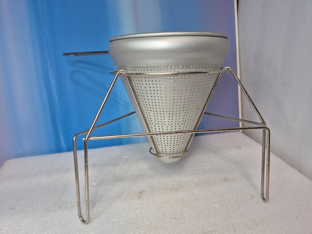 Aluminum Cone Colander Strainer Sieve For Canning with legged stand
