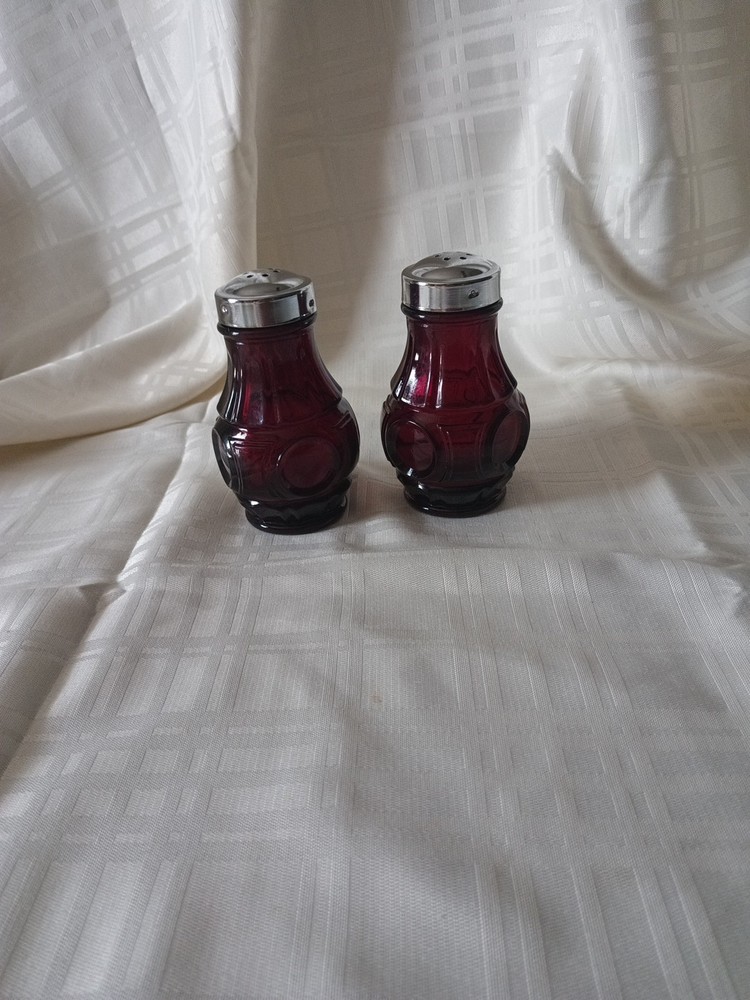 Wheaton Bullseye Ruby Salt Shaker