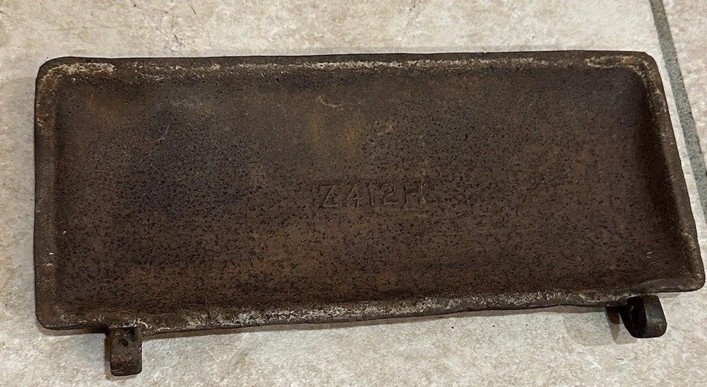 Antique JOHN DEERE CAST IRON Z412-H Hatch