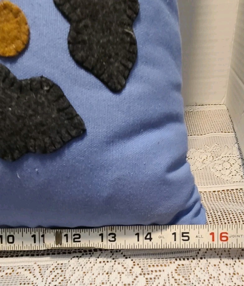 Large symmetrical floral Throw Pillow Crafted through Applique' Pattern