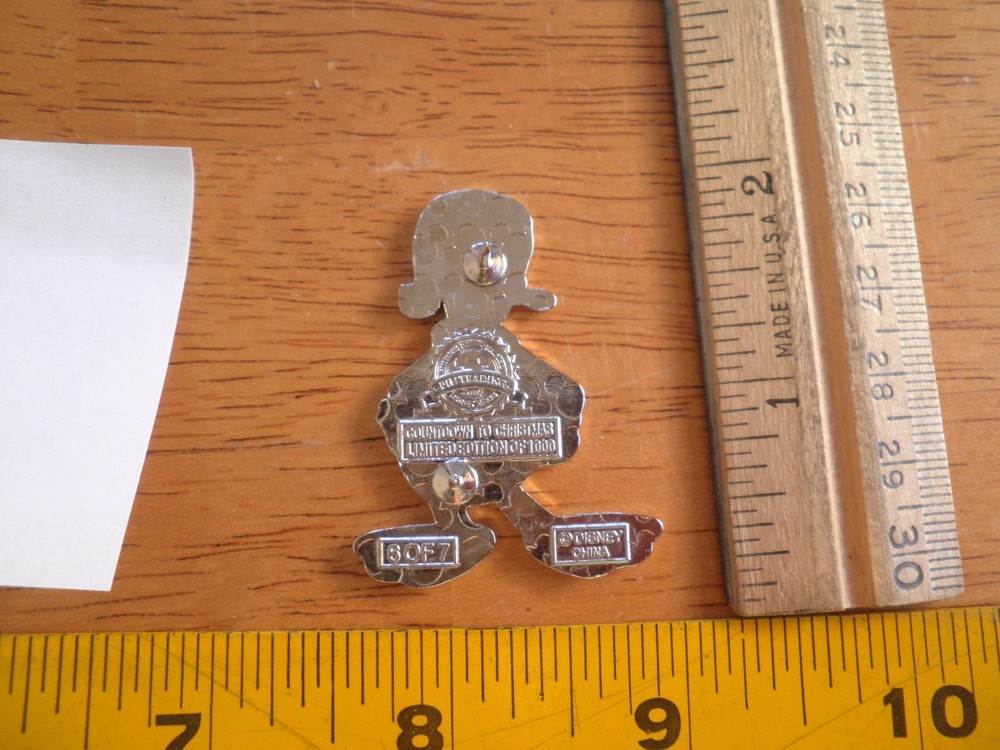 Donald Duck sparkle Christmans present Disney Pin LE