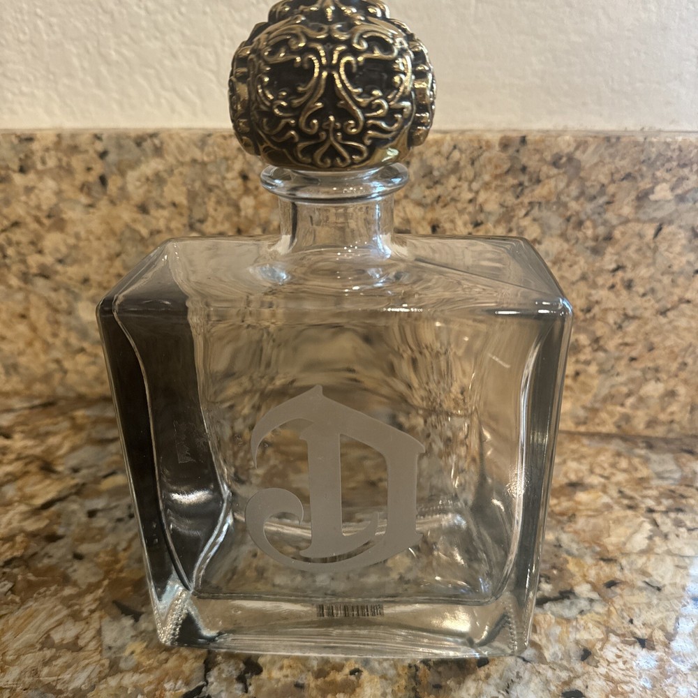 NWOB Empty DELEON Tequila Platinum Bottle Heavy Decanter Skull Cap