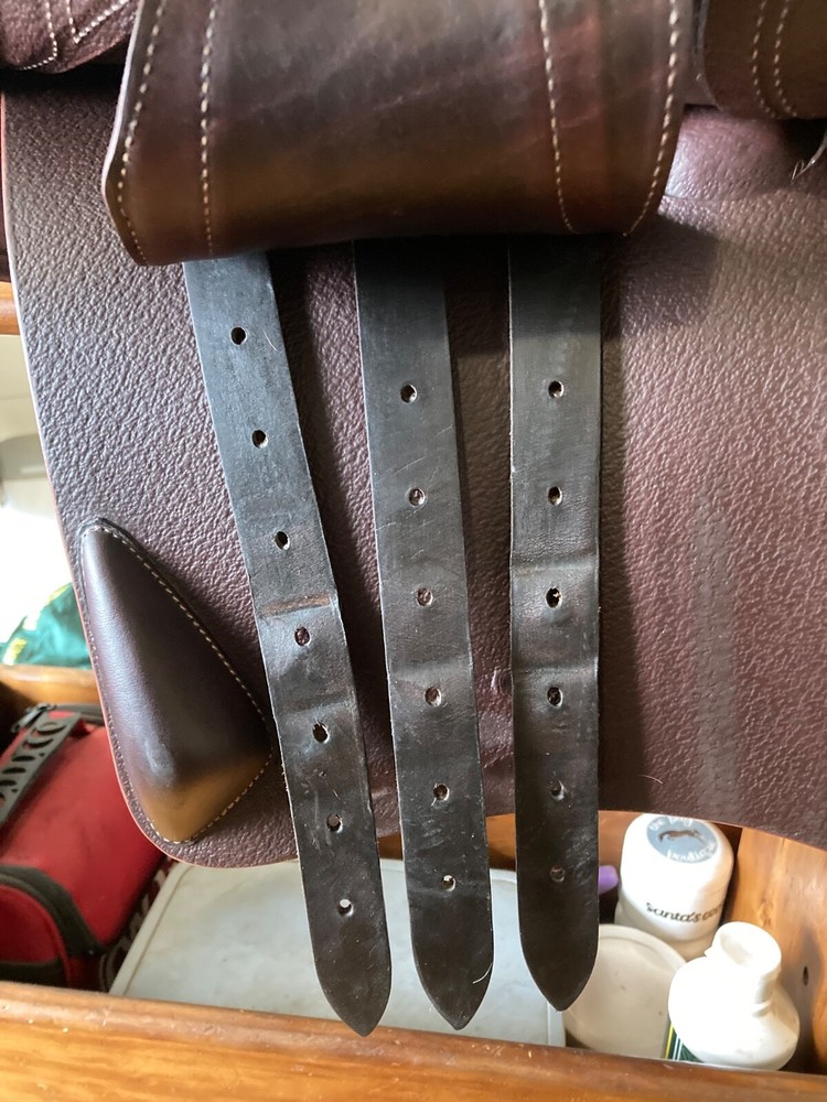 Super Comfy 17" Devoucoux Lab saddle with stirrup leathers