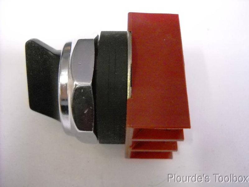 New Siemens 2-Postion Selector Switch 3SB03-2MKBX2