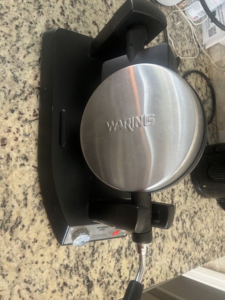 waring pro professional Belgian waffle maker WWM200PC