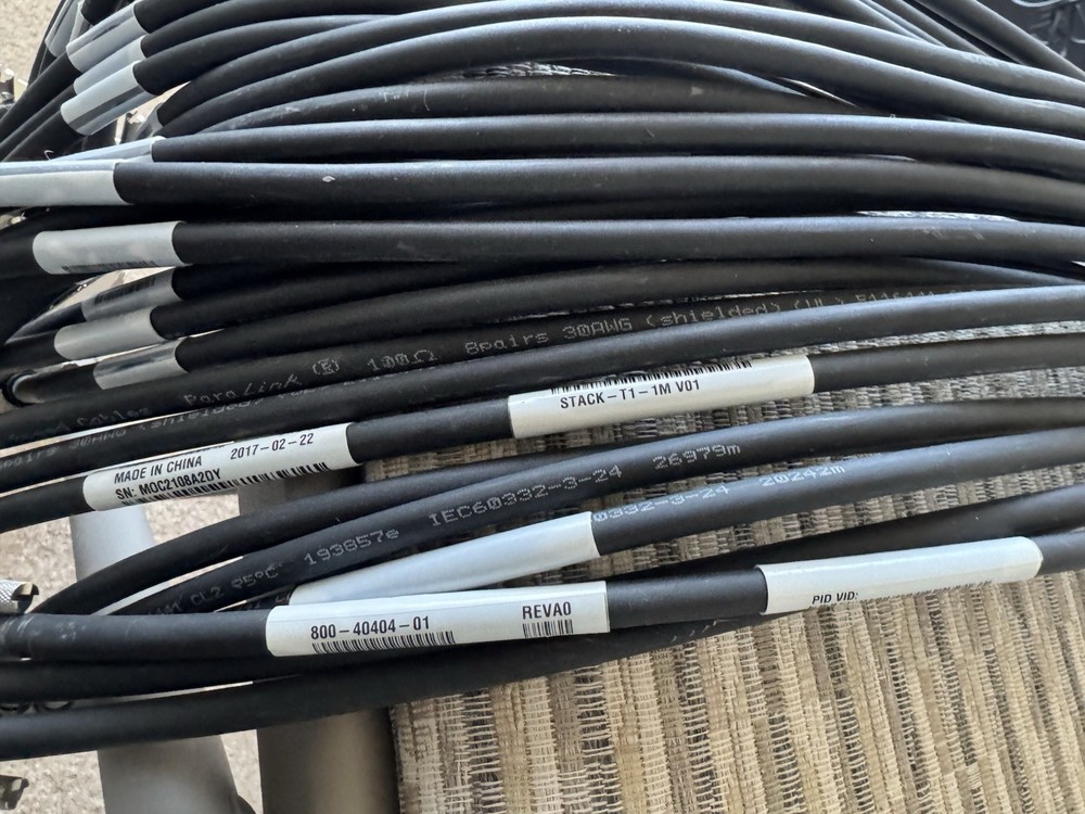 Cisco 9300 Series STACK-T1-1M V01 Stackwise Stacking Cable 1M 800-40404-01 Q.10