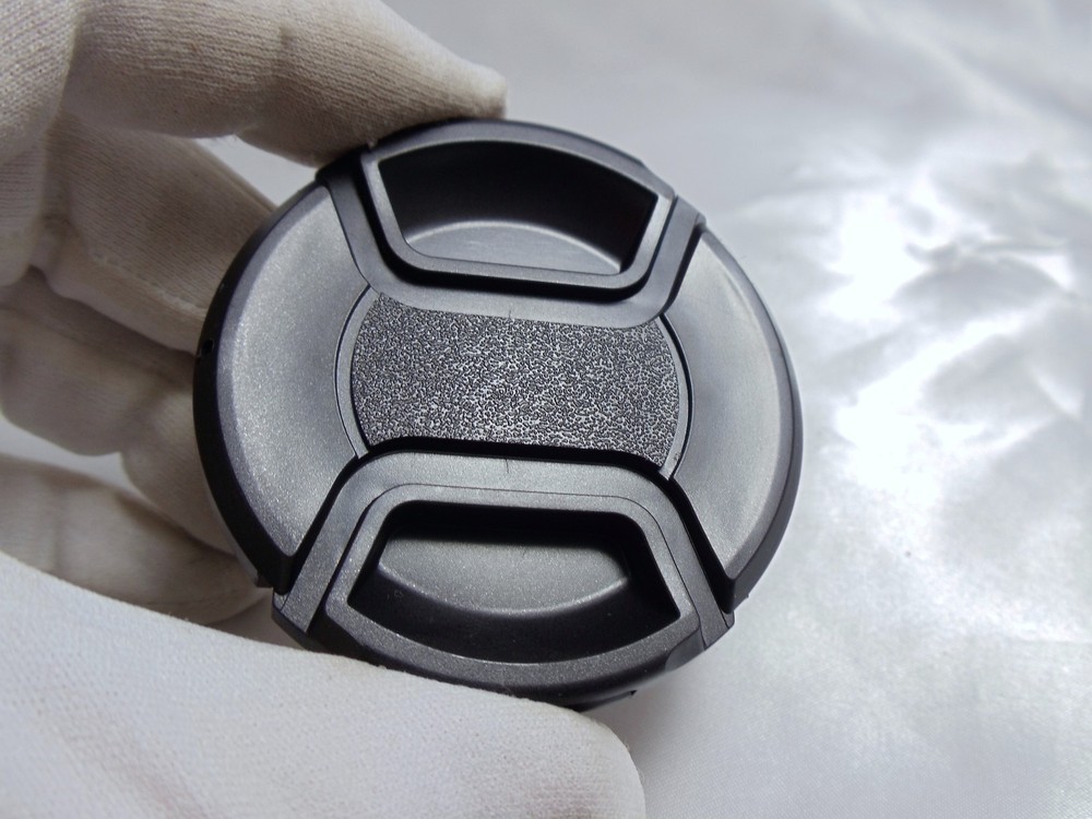 Generic brand 62mm lens front cap (snap on type)