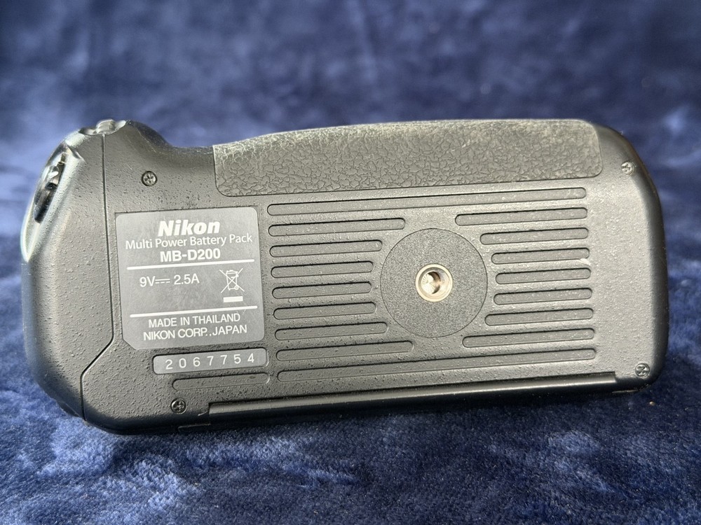 Nikon MB-D200 Battery Grip for D200 – Vertical Grip – Clean – Untested