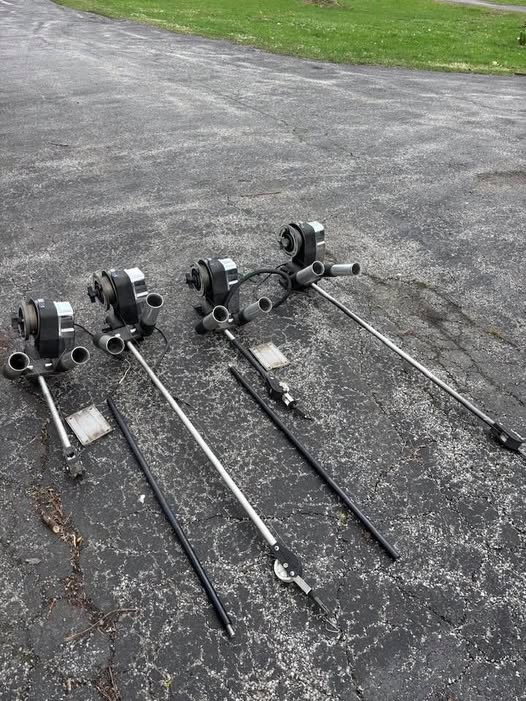 (4) Walker Electric Downriggers w/ Extension rods