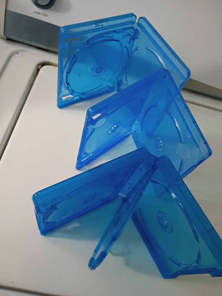 (12)    ASSORTED    BLU-RAY- DVD CASES.     "asstd sizes"