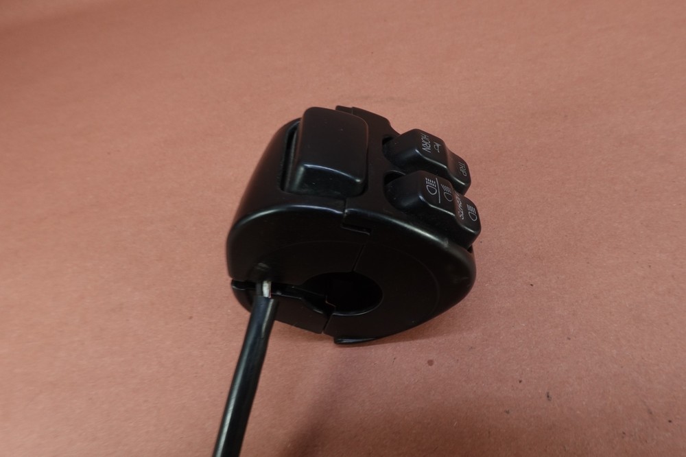 2012-2015 Harley Davidson FLD Switchback Classic LEFT CONTROL HEADLIGHT SWITCH