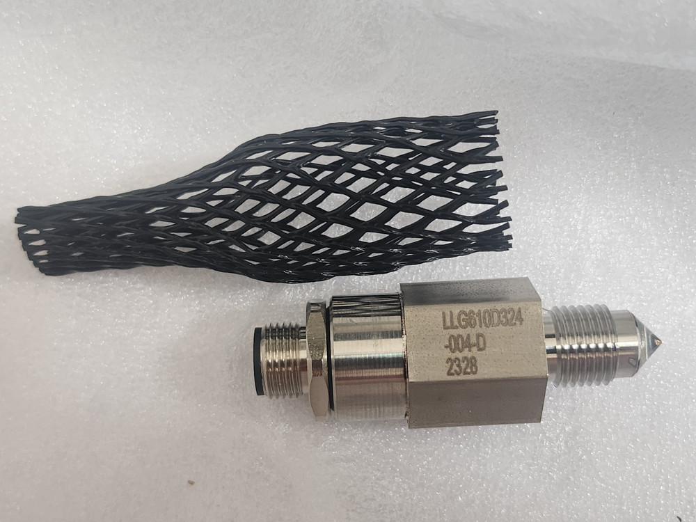 SST LLG610D324-004-D-DK Digital Level Sensor. new
