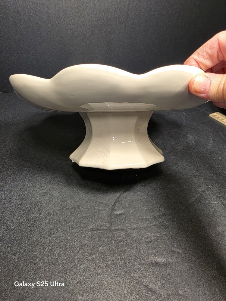 Scalloped Shell / Beach Display Pedestal Plate
